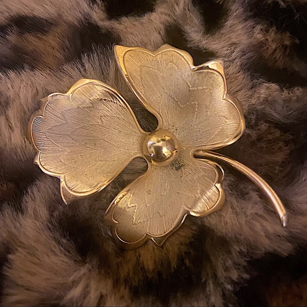 Vintage maple leaf brooch - Picture 3 of 4